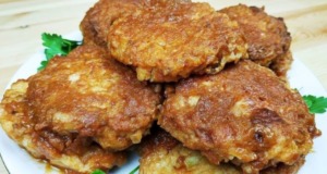 Poctivé sedlácké řízky z cibule a brambor: Levný recept, který chutná i bez masa Smažené cibulové řízky (placičky