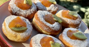 Nejlepší domácí kynuté koblihy s džemem: Recept na vláčné a nadýchané šišky Domácí kynuté šišky (koblihy) s džemem