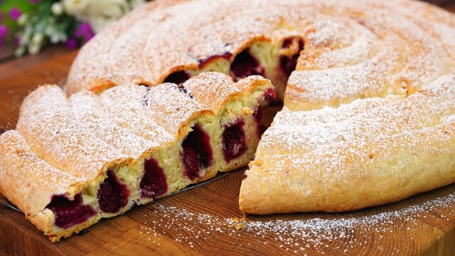 Jemný drobenkový koláč s třešňovou náplní – ovocná klasika s vůní domova Jemný drobenkový koláč s třešňovou náplní – ovocná klasika s vůní domova