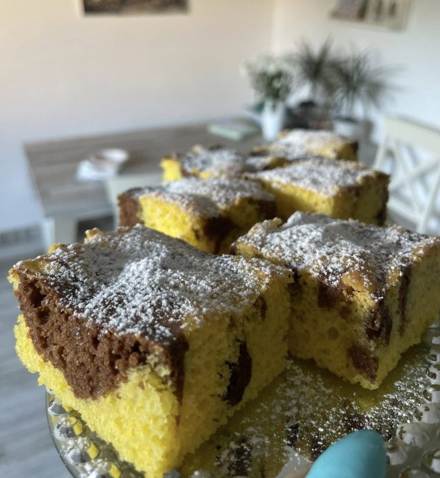 Dvoubarevný koláč se Salkem: Vláčný dezert, který zvládnete do půl hodiny