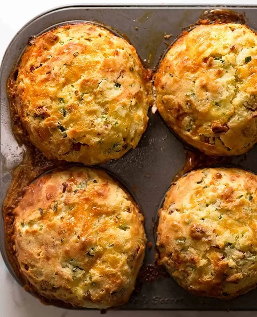 Nadýchané slané muffiny se slaninou a vejcem – dokonalá snídaně do ruky