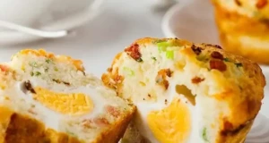 Nadýchané slané muffiny se slaninou a vejcem – dokonalá snídaně do ruky Nadýchané slané muffiny se slaninou a vejcem – dokonalá snídaně do ruky
