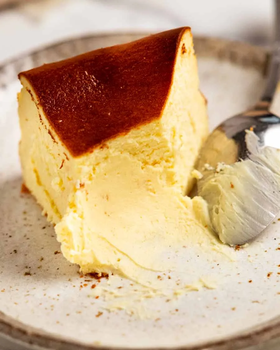 Nejjemnější baskický cheesecake: Krémový zvenku, karamelový na povrchu