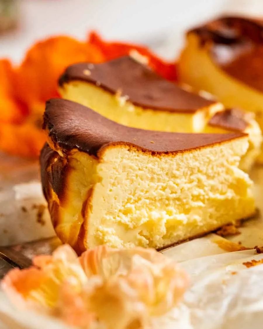 Nejjemnější baskický cheesecake: Krémový zvenku, karamelový na povrchu