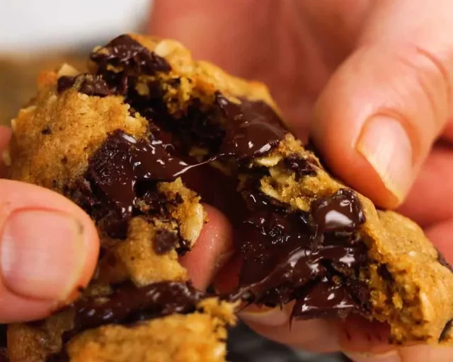 Brown butter sušenky s ovesnými vločkami a čokoládou: extra máslová chuť