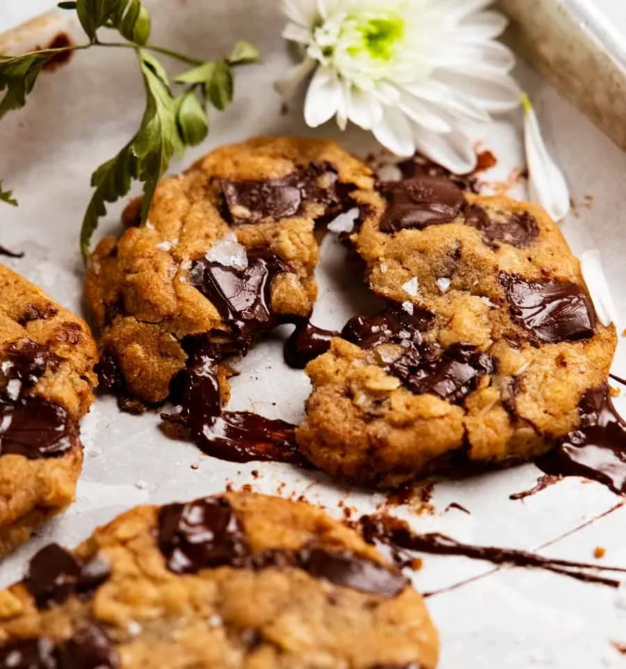 Brown butter sušenky s ovesnými vločkami a čokoládou: extra máslová chuť