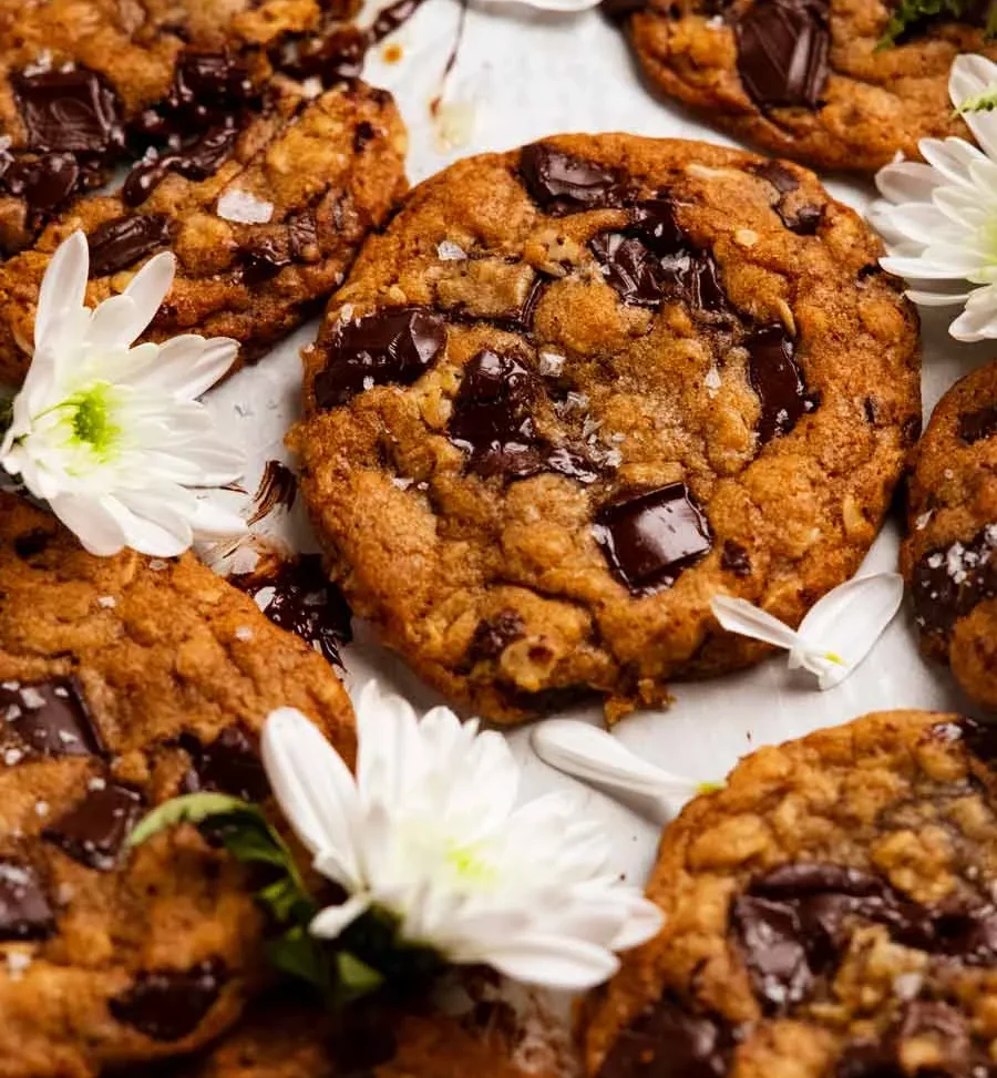 Brown butter sušenky s ovesnými vločkami a čokoládou: extra máslová chuť