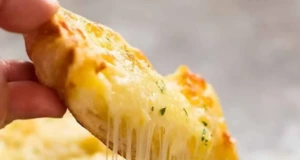 Nejlepší zapečený česnekový chléb se sýrem: rychlý a křupavý recept na domácí dobrotu Nejlepší zapečený česnekový chléb se sýrem: rychlý a křupavý recept na domácí dobrotu
