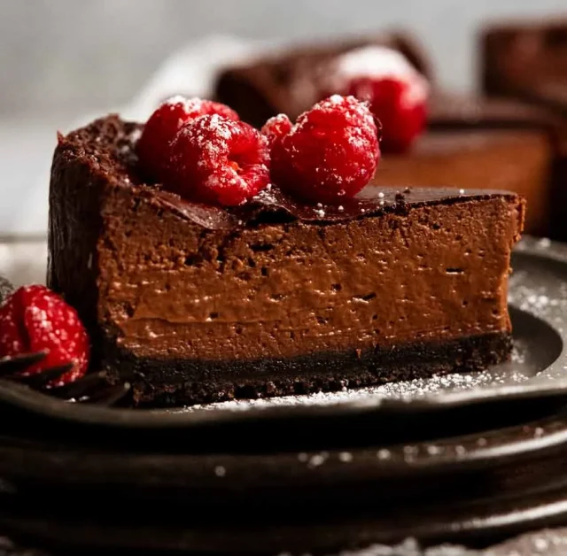 Nadýchaný čokoládový custard dort: Lahodná kombinace mousse a pudinku