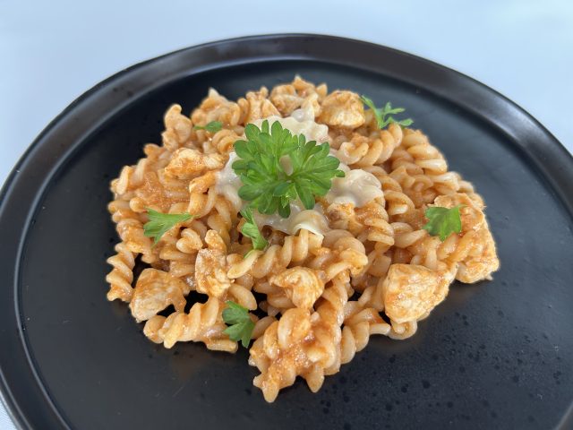 Cottage omáčka s kuřecím masem a těstovinami - tohle musíte ochutnat!