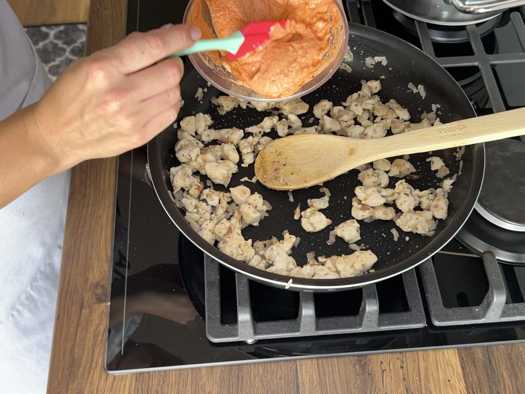 Cottage omáčka s kuřecím masem a těstovinami - tohle musíte ochutnat!