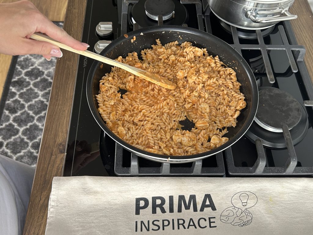 Cottage omáčka s kuřecím masem a těstovinami - tohle musíte ochutnat!