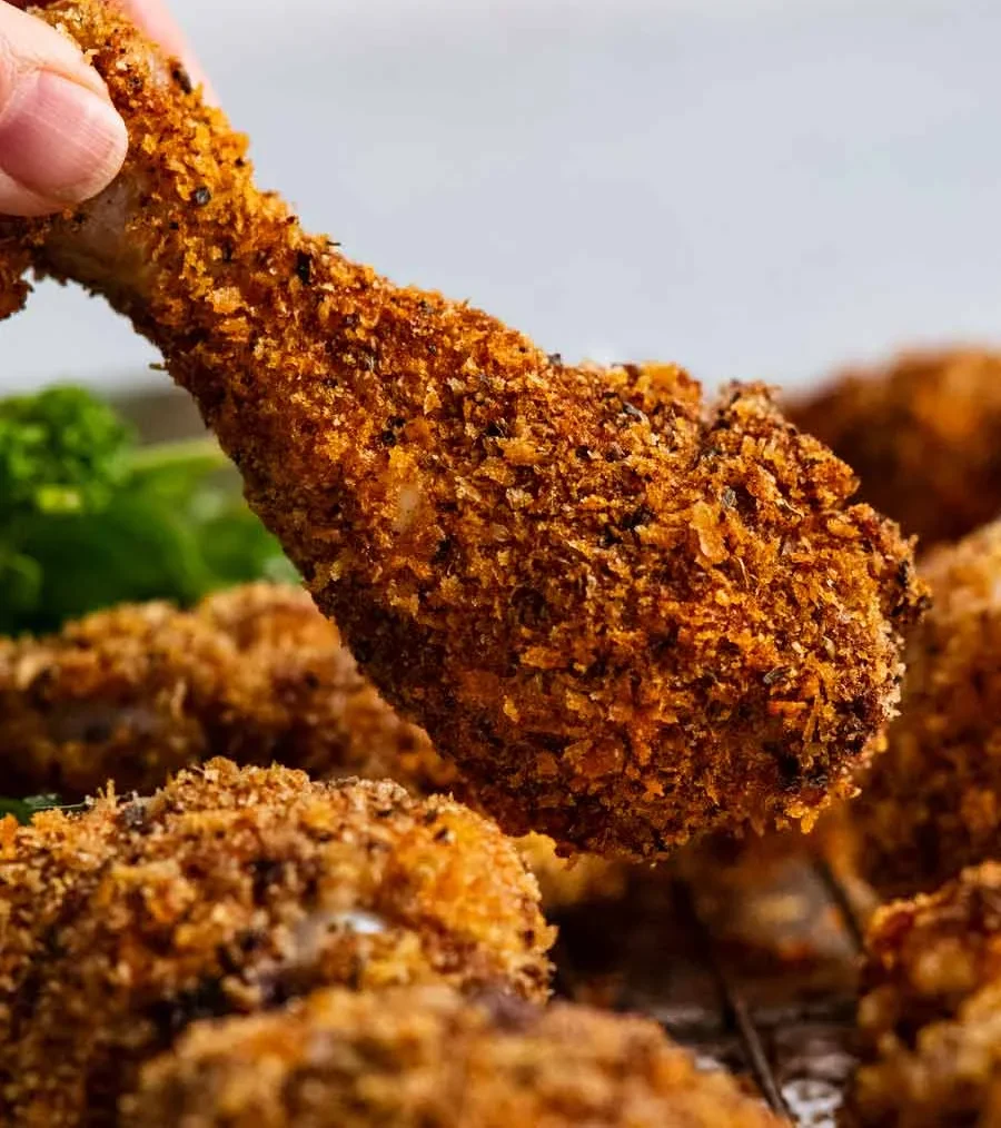 Křupavé pečené kuřecí paličky s bylinkovou krustou