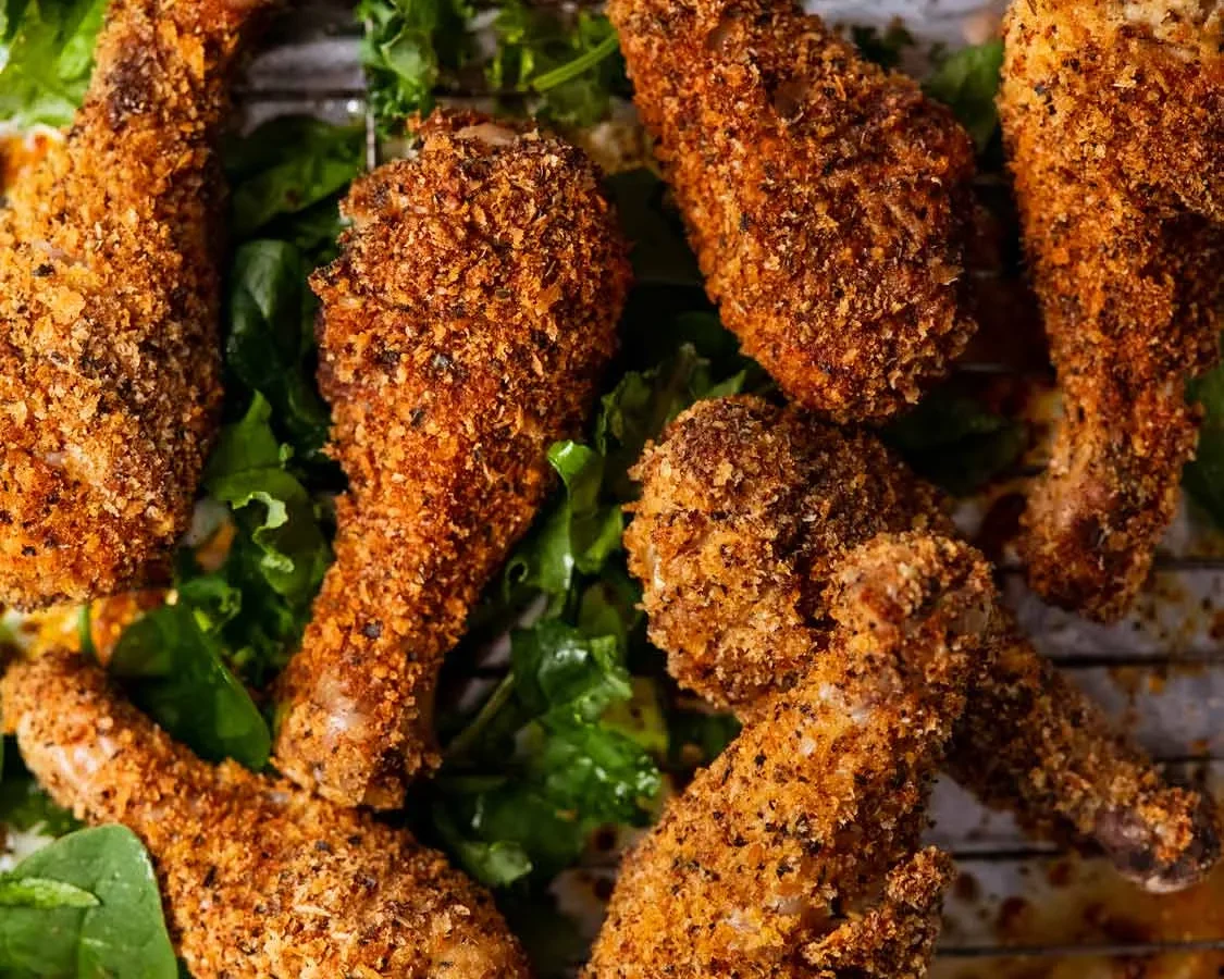 Křupavé pečené kuřecí paličky s bylinkovou krustou