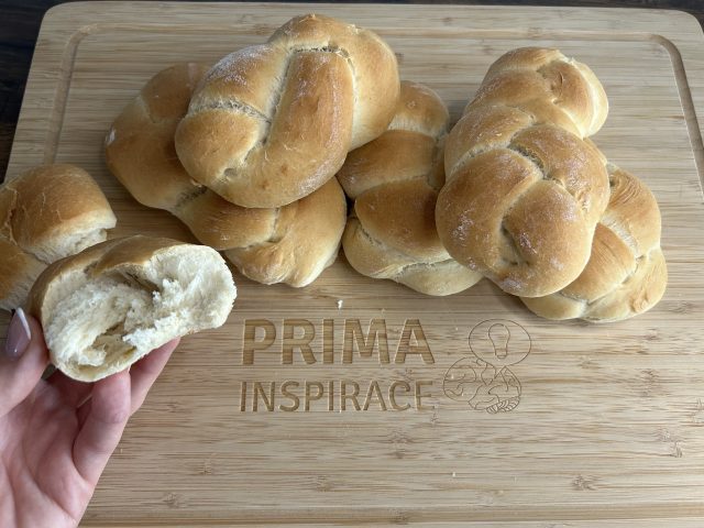 Domácí housky jako od babičky: Jemné, křupavé a hotové za 30 minut