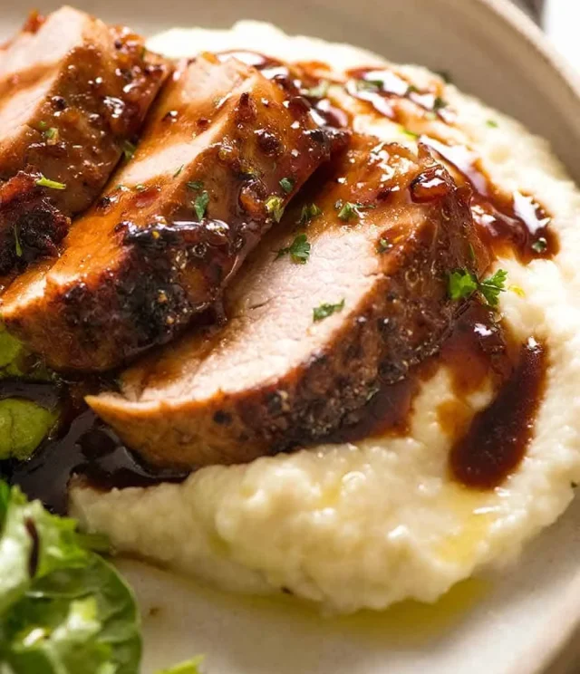 Šťavnatá vepřová panenka s medovo-česnekovou omáčkou Šťavnatá vepřová panenka s medovo-česnekovou omáčkou
