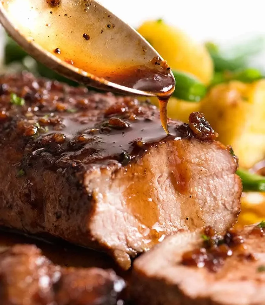 Šťavnatá vepřová panenka s medovo-česnekovou omáčkou