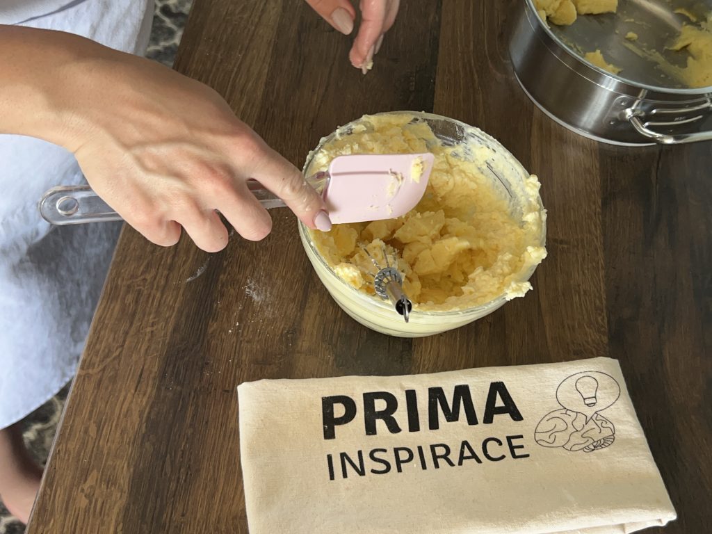 Neodolatelný vrstvený krémeš z listového těsta - domácí chuť bez námahy!