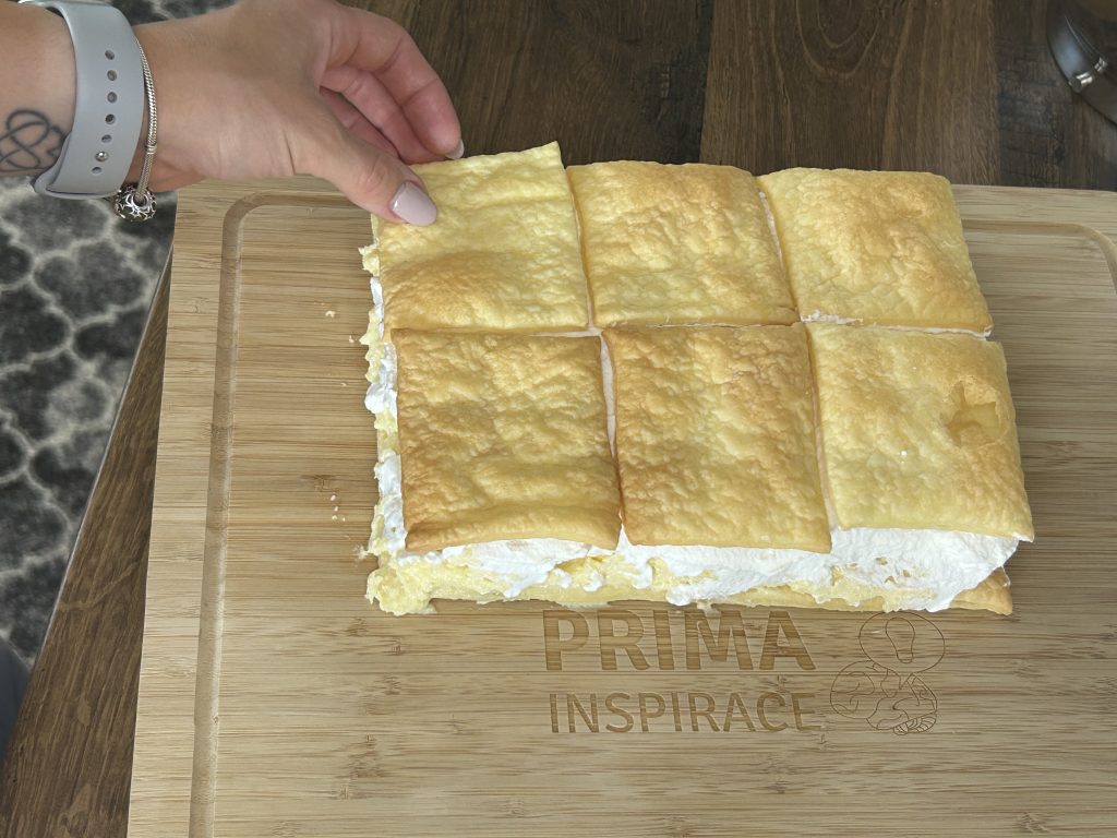 Neodolatelný vrstvený krémeš z listového těsta - domácí chuť bez námahy!