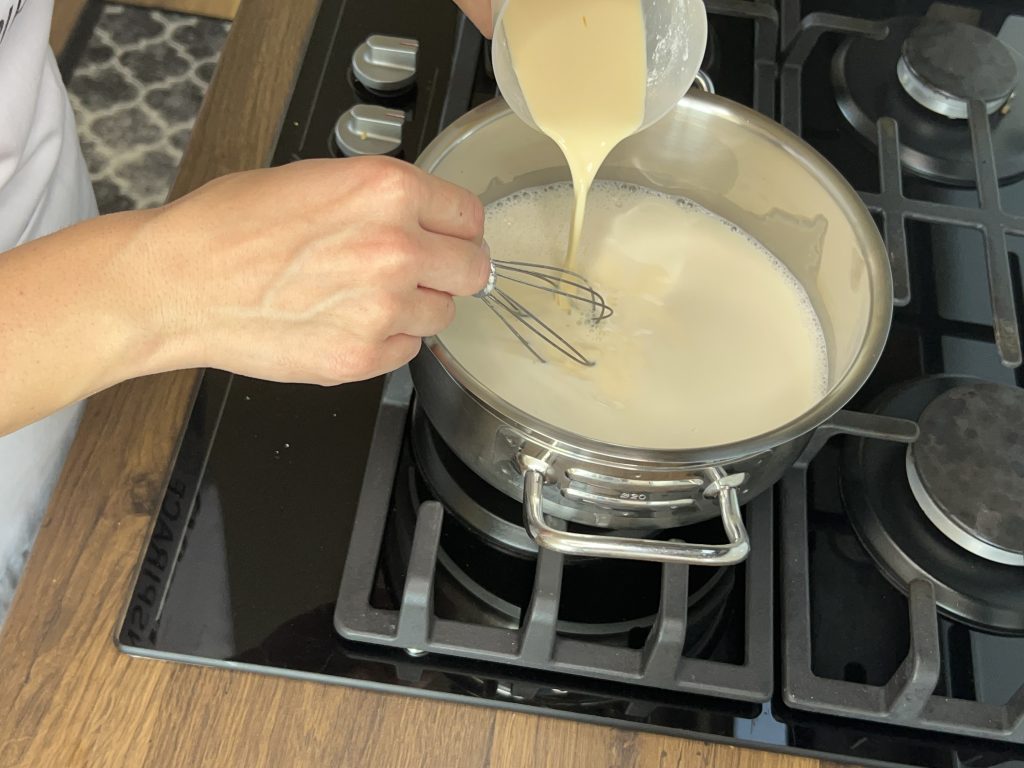 Neodolatelný vrstvený krémeš z listového těsta - domácí chuť bez námahy!