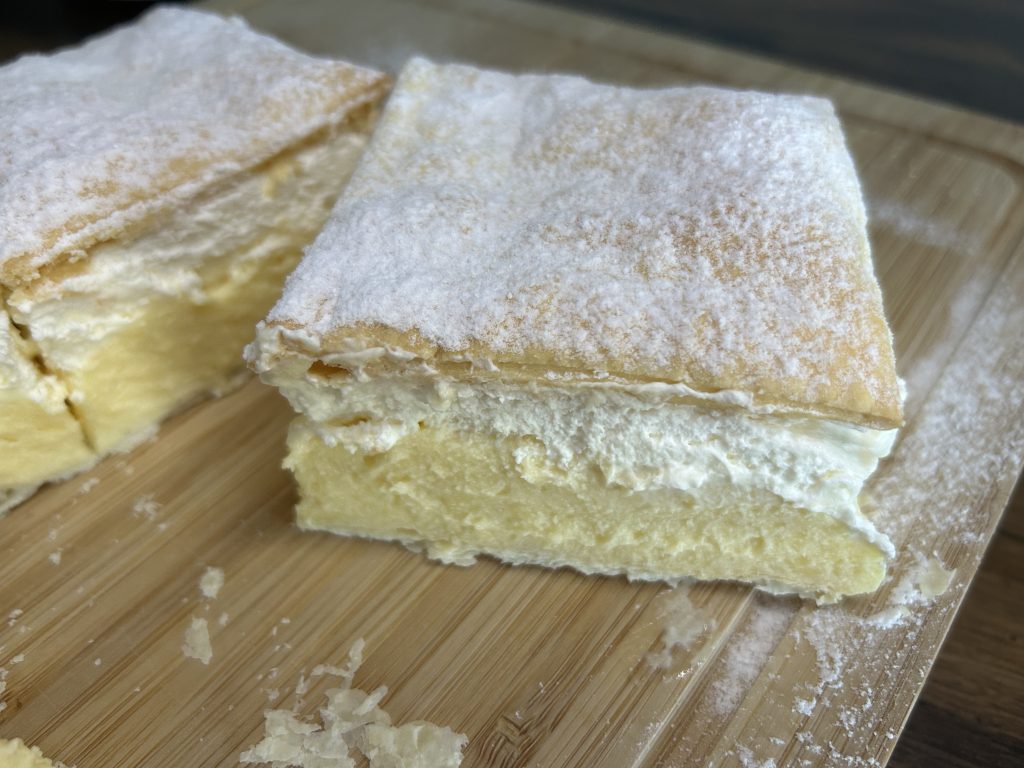 Neodolatelný vrstvený krémeš z listového těsta - domácí chuť bez námahy!