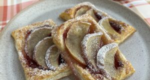 Rychlá křupavá jablečná okénka z listového těsta