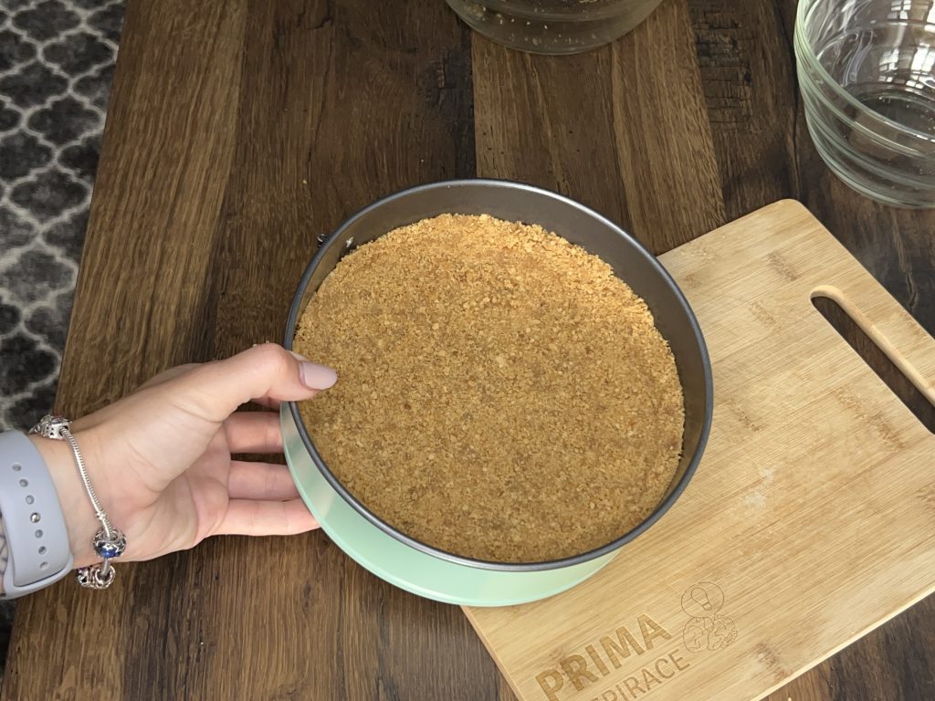 Nepečený karamelový cheesecake připravený během chvilky