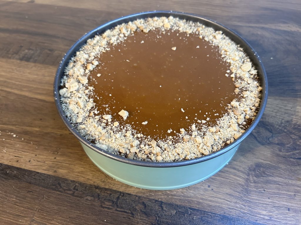 Nepečený karamelový cheesecake připravený během chvilky