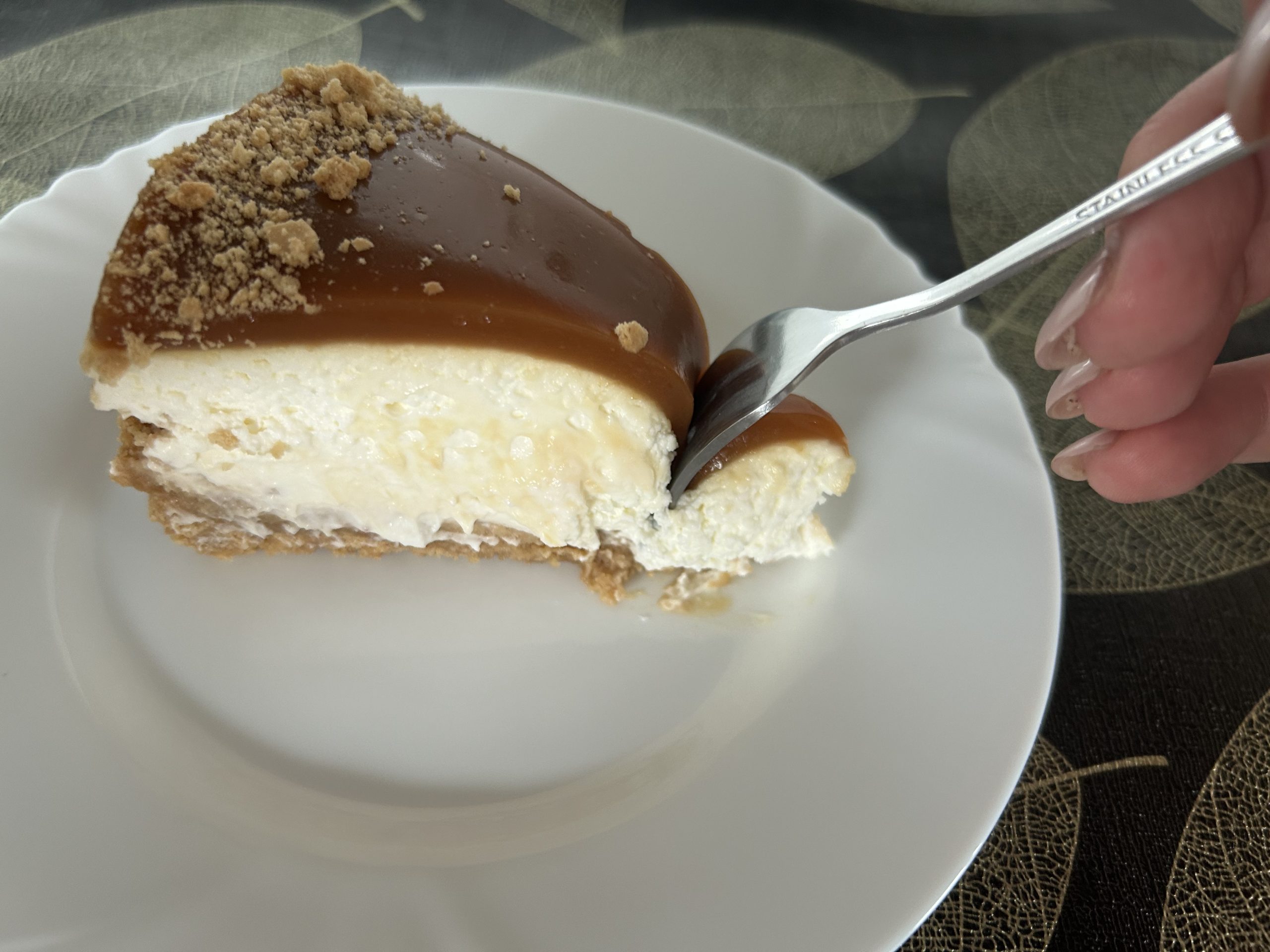 Nepečený karamelový cheesecake připravený během chvilky