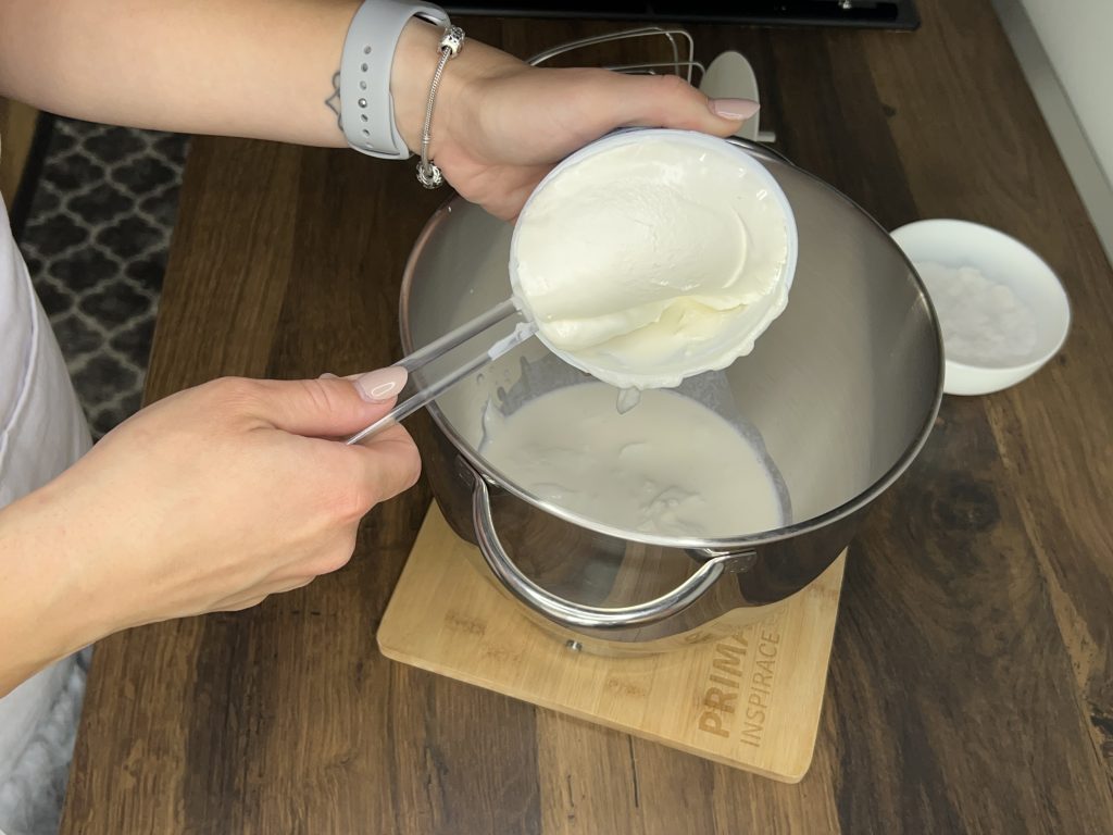 Nepečený karamelový cheesecake připravený během chvilky