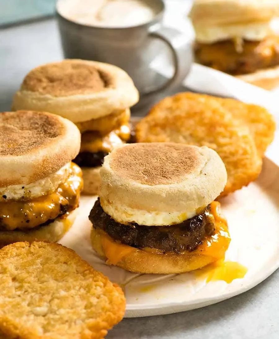 McMuffin z domácí kuchyně: Vajíčko, sýr a šťavnaté maso