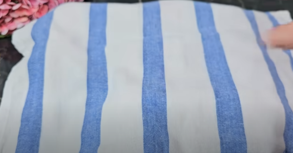 Recept na kynuté růže z červeného těsta – sladké pečivo krok za krokem