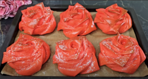 Recept na kynuté růže z červeného těsta – sladké pečivo krok za krokem Recept na kynuté růže z červeného těsta – sladké pečivo krok za krokem