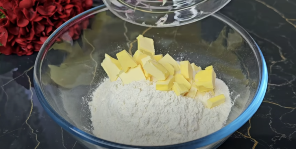 Půvabné kakaové šišky ze zakysané smetany, plněné sladkou ořechovou náplní a provoněné jemnou vanilkou - ideální pro každou příležitost