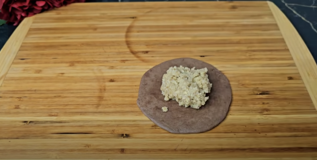 Půvabné kakaové šišky ze zakysané smetany, plněné sladkou ořechovou náplní a provoněné jemnou vanilkou - ideální pro každou příležitost