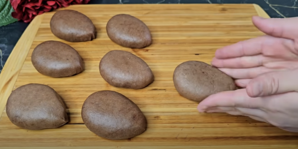 Půvabné kakaové šišky ze zakysané smetany, plněné sladkou ořechovou náplní a provoněné jemnou vanilkou - ideální pro každou příležitost