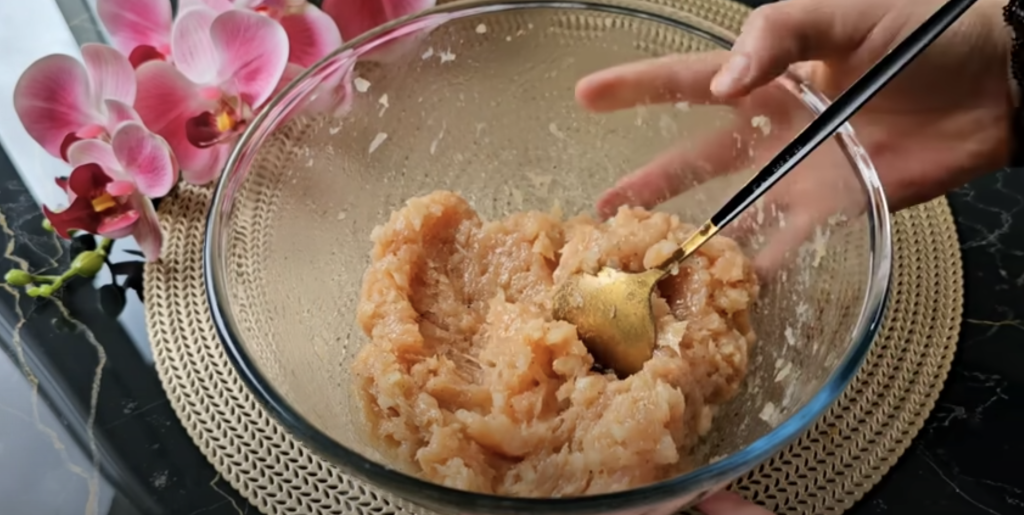 Slané růžičky s kuřecím masem vařené na páře