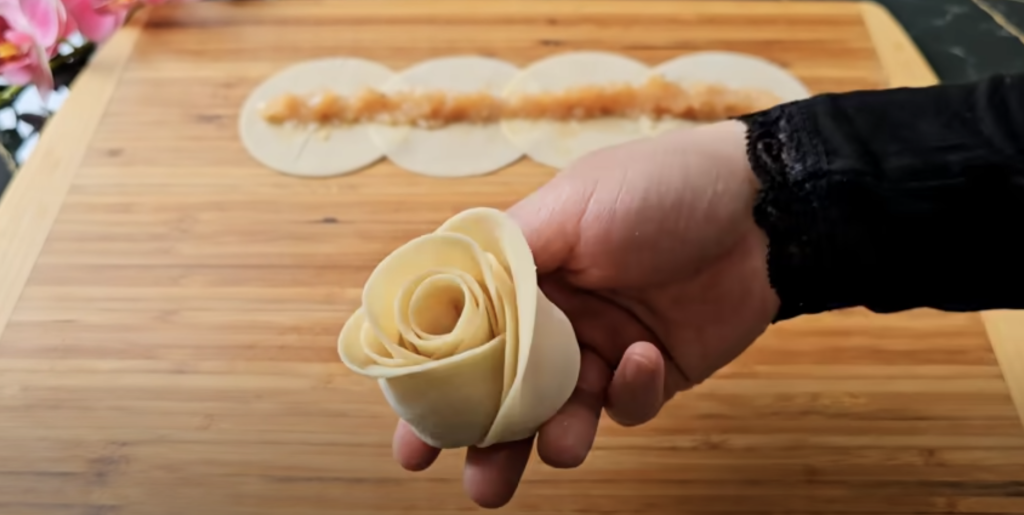 Slané růžičky s kuřecím masem vařené na páře