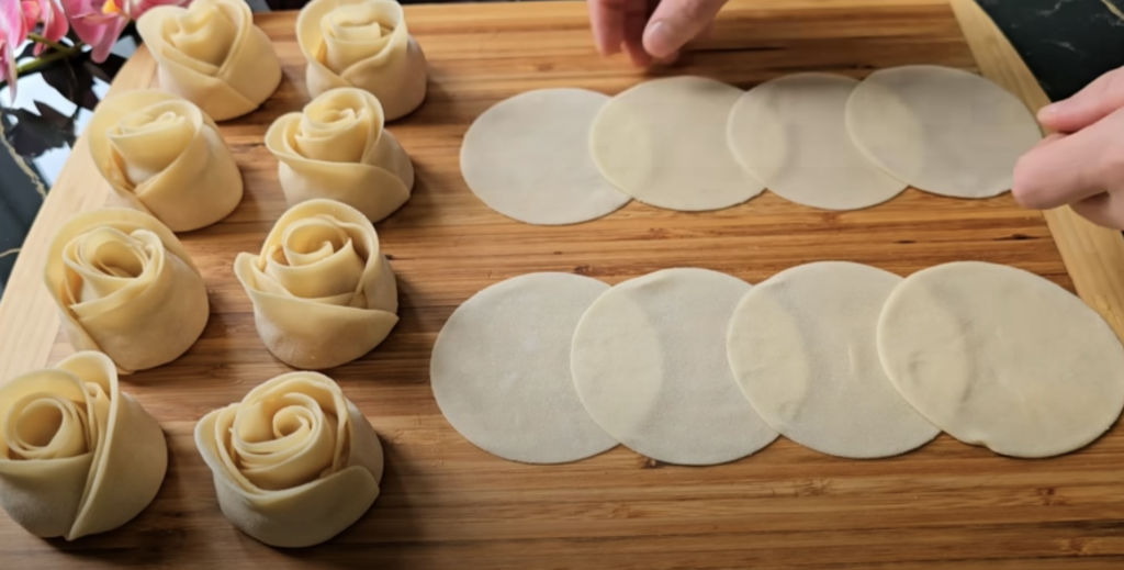 Slané růžičky s kuřecím masem vařené na páře