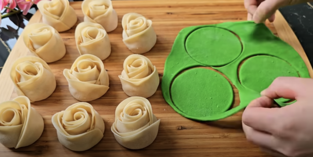 Slané růžičky s kuřecím masem vařené na páře