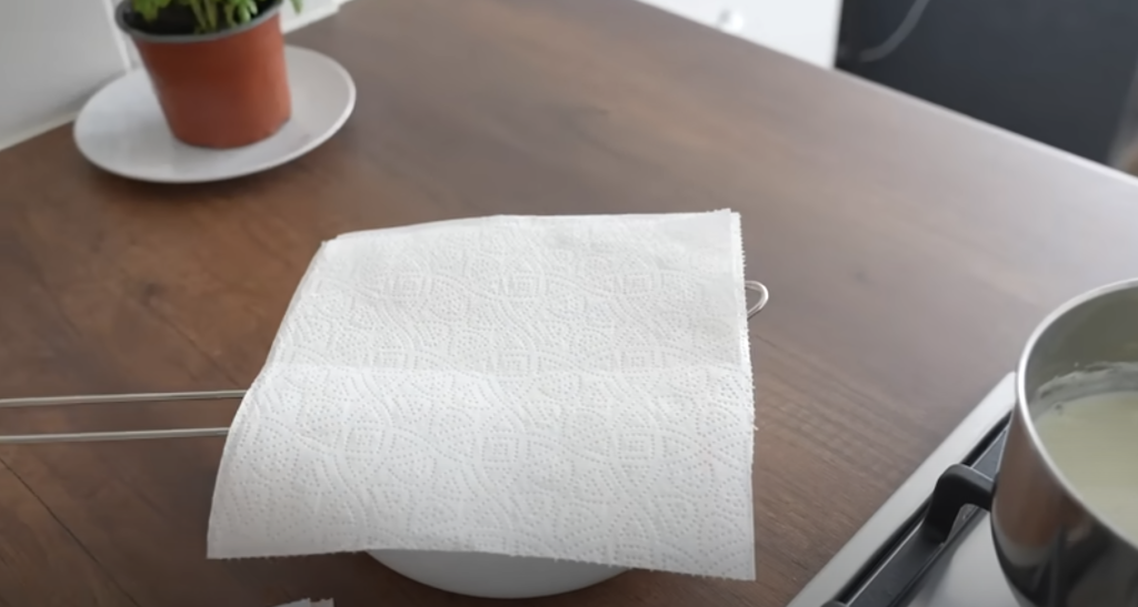 Domácí krémový sýr ze zakysané smetany - přírodní krémová lahůdka