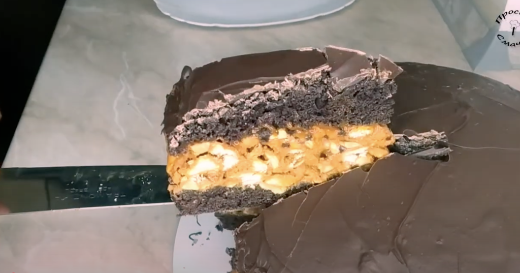 Dort s karamelovým krémem, sušenkami a praženými arašídy - delikatesa v ústech!