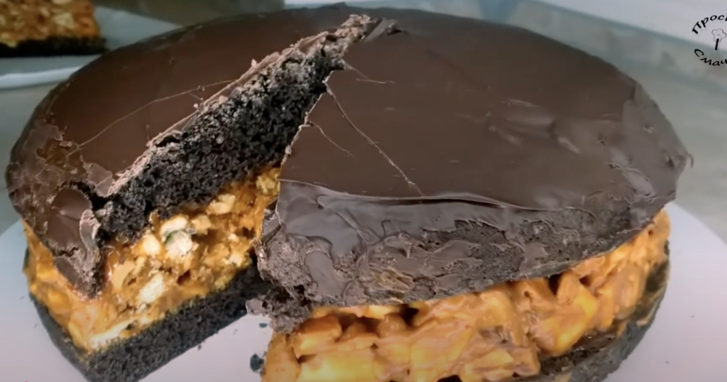 Dort s karamelovým krémem, sušenkami a praženými arašídy - delikatesa v ústech!