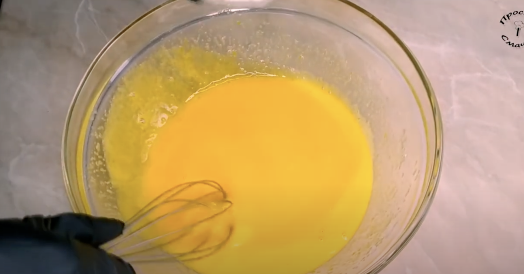 Dort s karamelovým krémem, sušenkami a praženými arašídy - delikatesa v ústech!