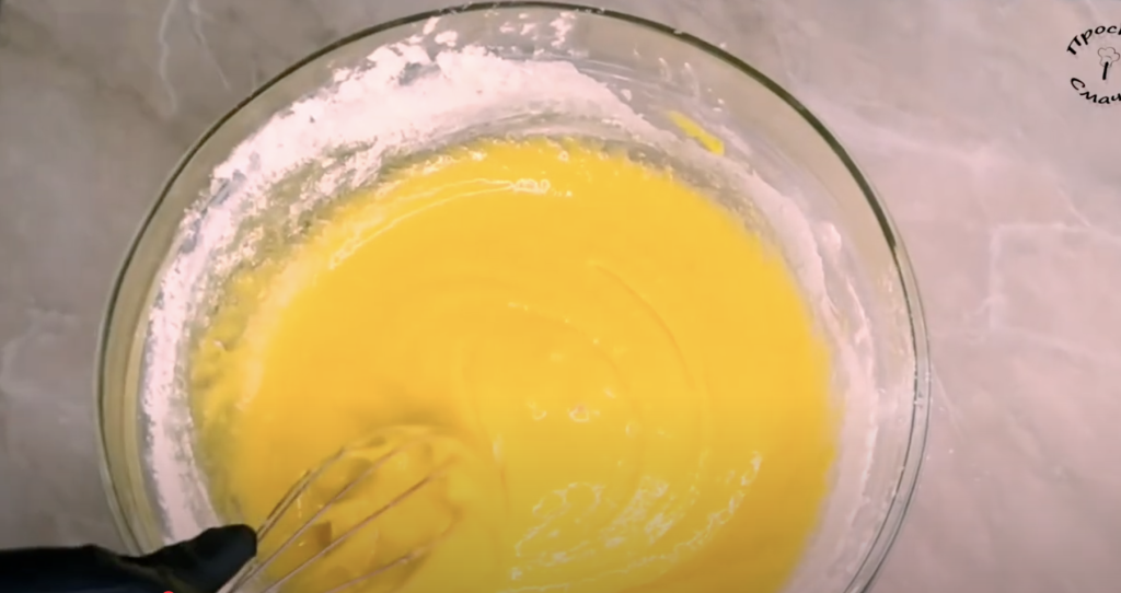 Dort s karamelovým krémem, sušenkami a praženými arašídy - delikatesa v ústech!