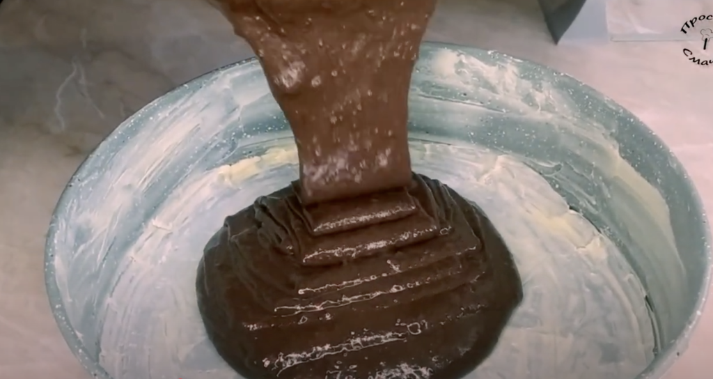 Dort s karamelovým krémem, sušenkami a praženými arašídy - delikatesa v ústech!