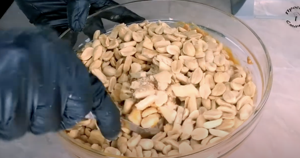 Dort s karamelovým krémem, sušenkami a praženými arašídy - delikatesa v ústech!