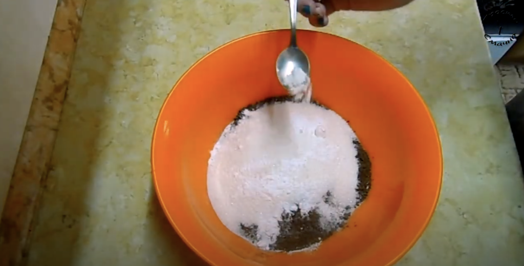 Nadýchaný kakaový koláč s jemným pomerančovým krémem - ideální volba ke kávě