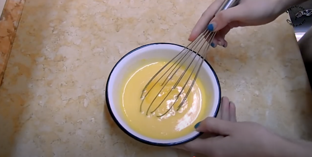 Nadýchaný kakaový koláč s jemným pomerančovým krémem - ideální volba ke kávě