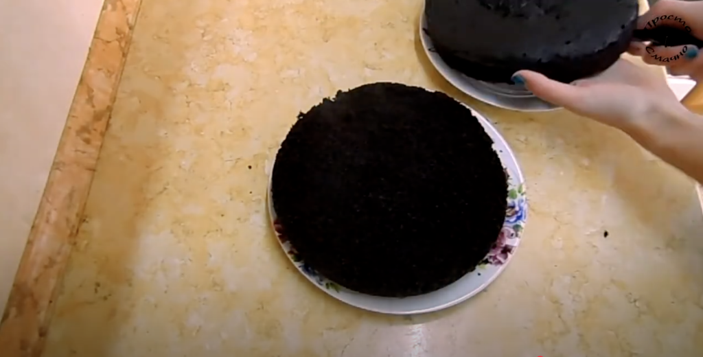 Nadýchaný kakaový koláč s jemným pomerančovým krémem - ideální volba ke kávě